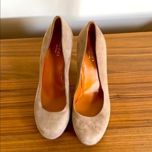 Mushroom colored Suede Pumps